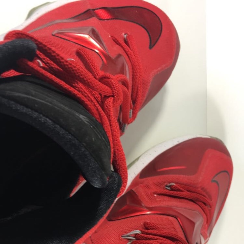 Lebron 13 University Red Men’s size 10.5 - Picture 5 of 7
